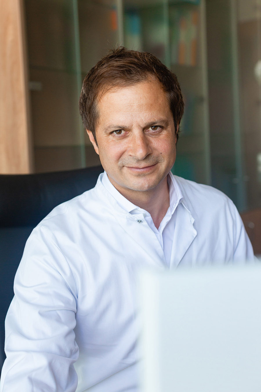 The Salzburg surgeon Dr. Klaus EMMANUEL in his office