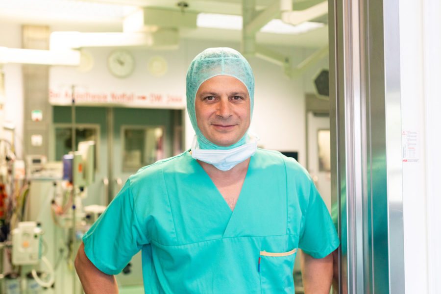 Specialist Dr. Klaus EMMANUEL in the operating room